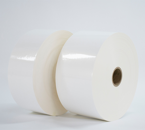 Rollo de material autoadhesivo para impresión flexográfica